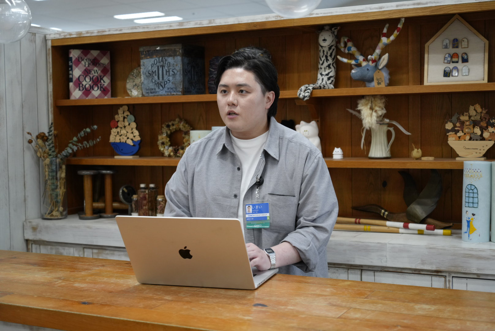 インタビュー中のtokaiさん