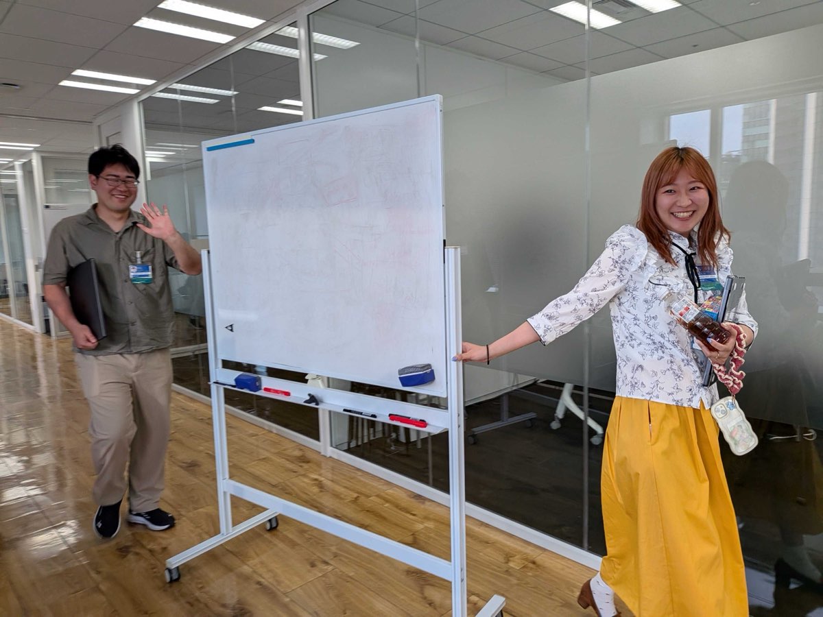 Webアプリケーション研修を担当したharachanとshiorin