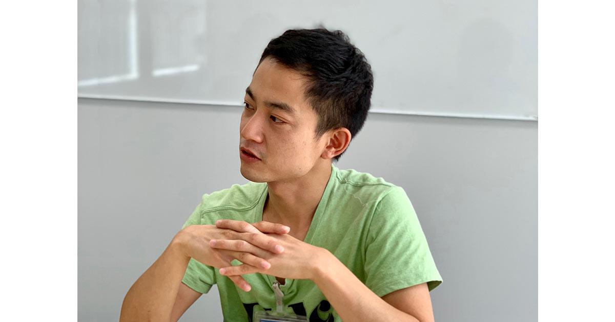 話すよしろーさんの写真